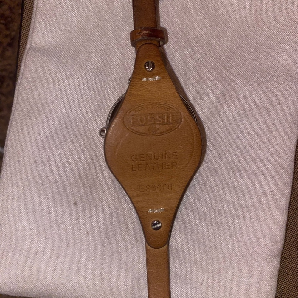 Women’s Fossil Watches Genuine Leather - Picture 2 of 4